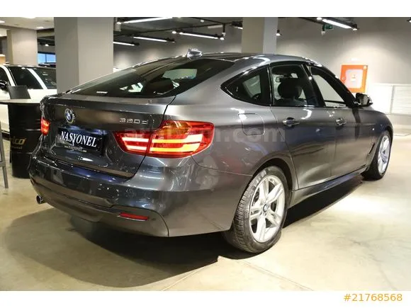 BMW 3 Serisi 330i xDrive Image 6